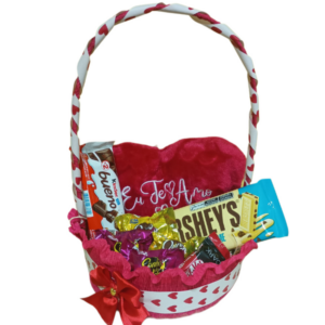CESTA 03-Coração "Eu te Amo" 30cm+Chocolates Variados